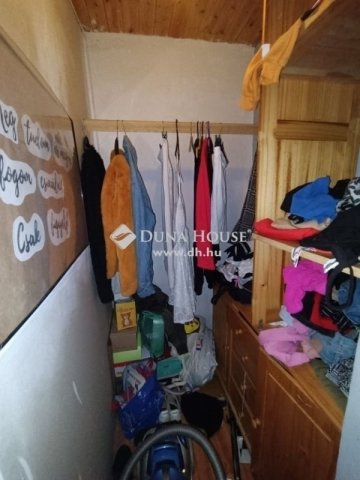 Eladó családi ház, Százhalombattán 75 M Ft, 5 szobás