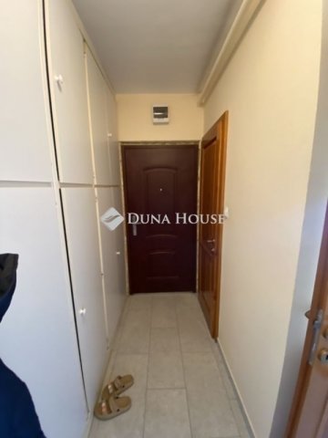 Eladó panellakás, Pécsett 42.4 M Ft, 2 szobás