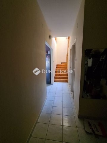 Eladó téglalakás, Pápán 48.1 M Ft, 3 szobás