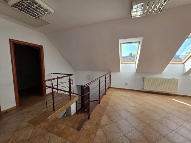 Kiadó iroda, Pécsett 350 E Ft / hó, 4+1 szobás