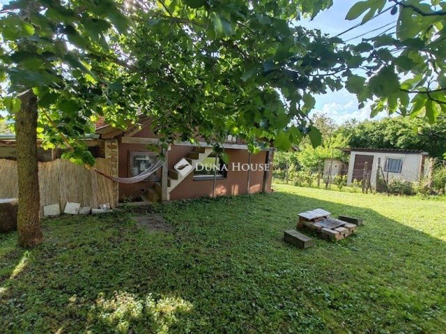 Eladó családi ház, Pécsett 52 M Ft, 2 szobás