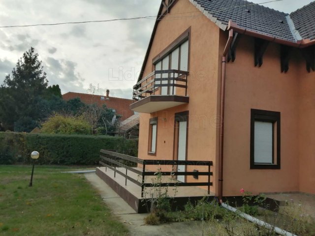 Eladó családi ház, Balatonszárszón 104.9 M Ft, 7 szobás