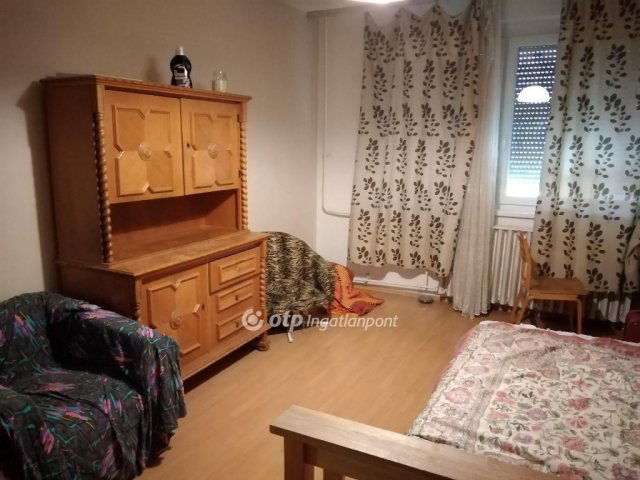 Eladó panellakás, Szegeden 53 M Ft, 2 szobás