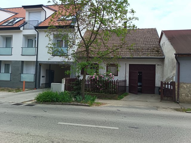 Eladó családi ház, Kaposváron, Virág utcában 75 M Ft, 3 szobás