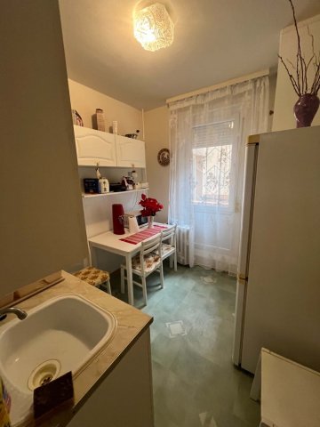 Kiadó panellakás, albérlet, Pécsett 140 E Ft / hó, 2 szobás