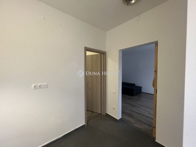 Eladó ikerház, Veszprémben 47.9 M Ft, 2 szobás