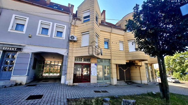 Kiadó ipari ingatlan, Pécsett 70 E Ft / hó / költözzbe.hu