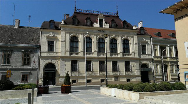 Eladó családi ház, Sopronban 470 M Ft, 15 szobás