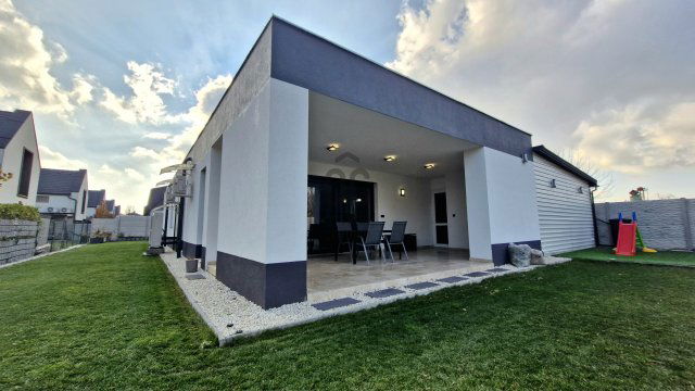 Eladó családi ház, Zsámbékon 149.999 M Ft, 5 szobás