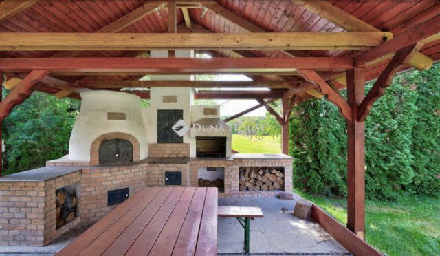 Eladó üzlethelyiség, Pátyon 585 M Ft / költözzbe.hu