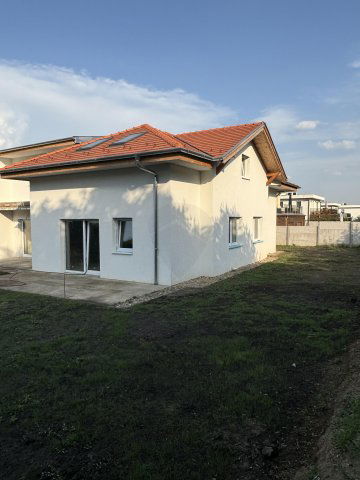 Eladó téglalakás, Velencén 62 M Ft, 3 szobás