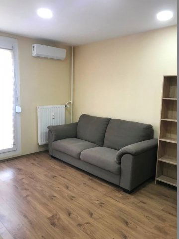 Kiadó panellakás, albérlet, Pécsett, Mezőszél utcában