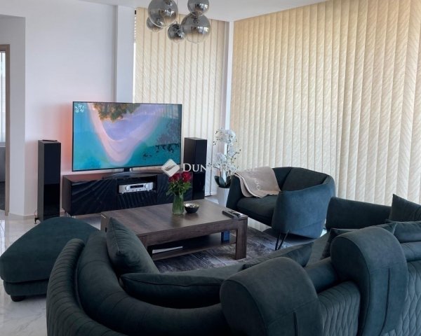 Eladó téglalakás, Szegeden 158 M Ft, 3 szobás