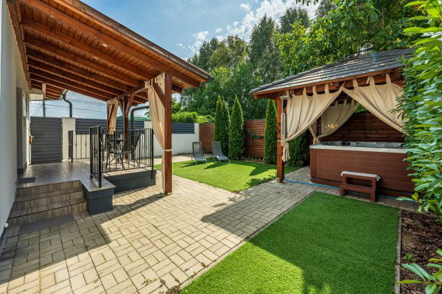 Eladó hotel, Halásztelken, Új utcában 329 M Ft, 10 szobás