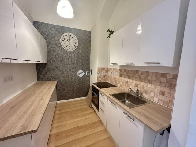 Eladó téglalakás, Budapesten, VII. kerületben 89.9 M Ft