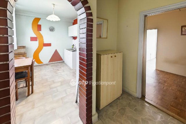 Eladó téglalakás, Cegléden 36.9 M Ft, 2 szobás