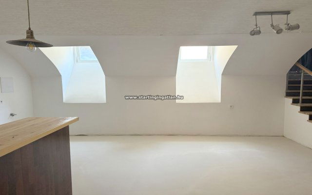 Eladó üzlethelyiség, VIII. kerületben, Kiss József utcában