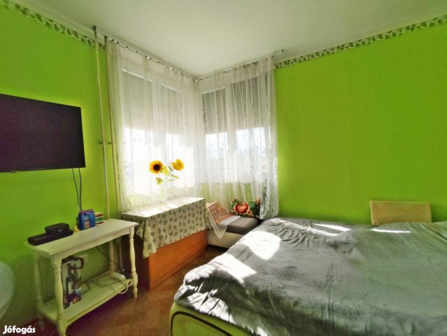 Eladó téglalakás, Dombóváron 32.5 M Ft, 2+1 szobás