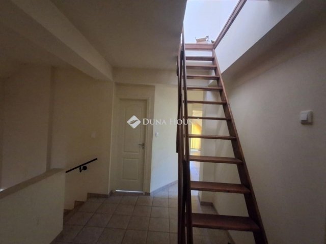 Eladó családi ház, Miskolcon 70 M Ft, 6 szobás