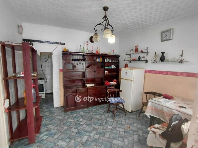 Eladó családi ház, Hatvanban 42 M Ft, 3 szobás