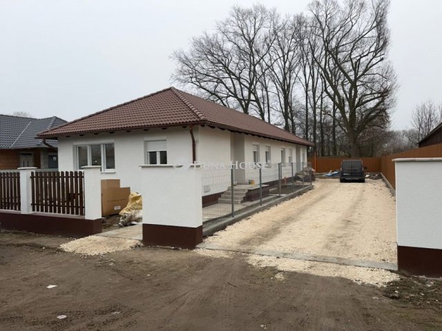 Eladó ikerház, Monorierdőn 65 M Ft, 4 szobás