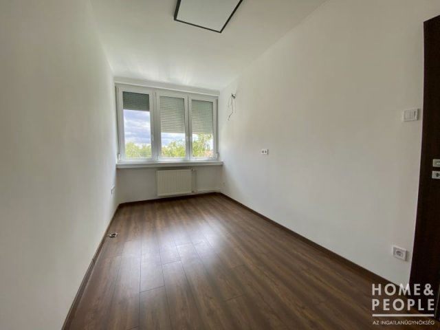 Eladó téglalakás, Szegeden 62 M Ft, 2 szobás