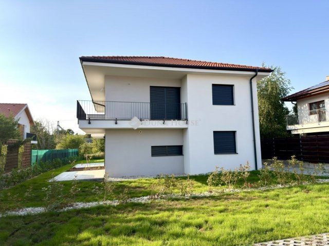 Eladó téglalakás, Balatonfüreden 142.9 M Ft, 3 szobás
