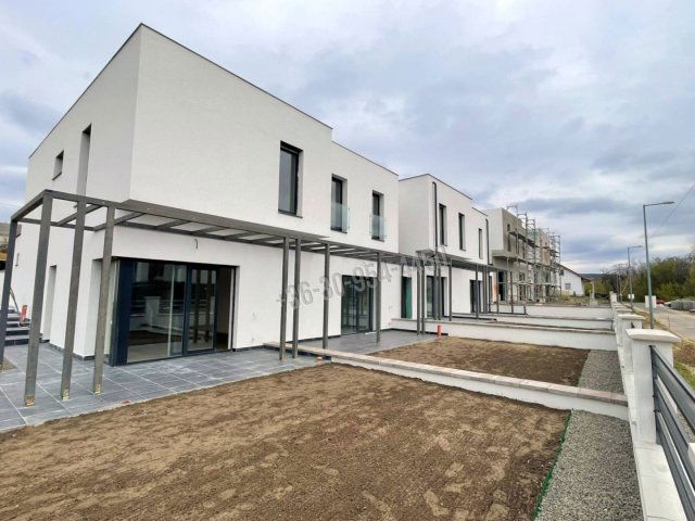 Eladó ikerház, Mogyoródon 125 M Ft, 4 szobás