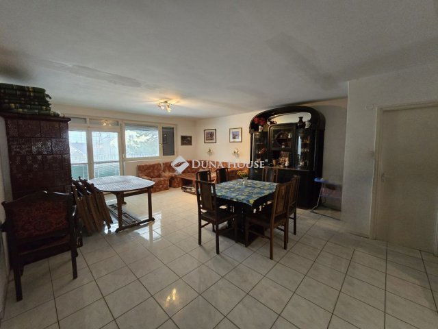 Eladó családi ház, Alsóörsön, Barátság utcában 159 M Ft