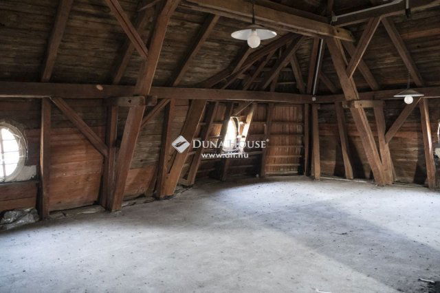 Eladó családi ház, Üllőn 325 M Ft, 12 szobás