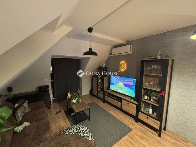 Eladó téglalakás, Tatabányán 78.8 M Ft, 4 szobás