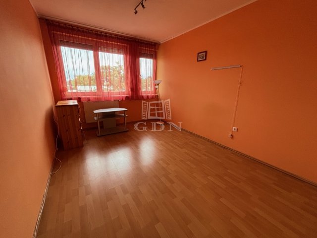 Kiadó téglalakás, albérlet, Komáromban 200 E Ft / hó, 3 szobás