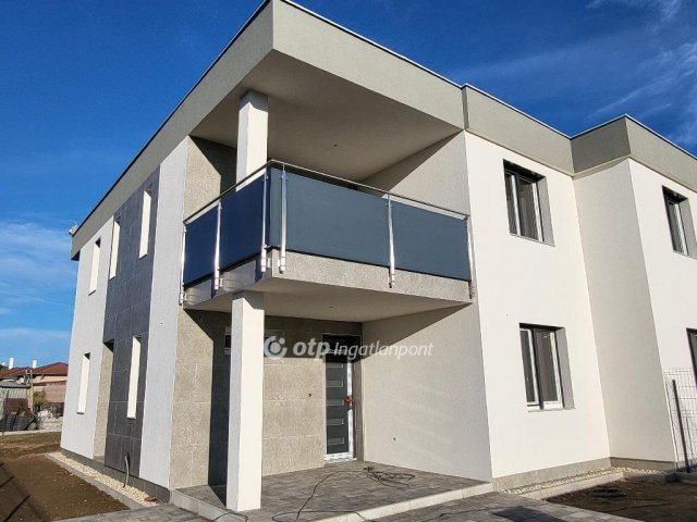 Eladó ikerház, Siófokon 149.9 M Ft, 5 szobás