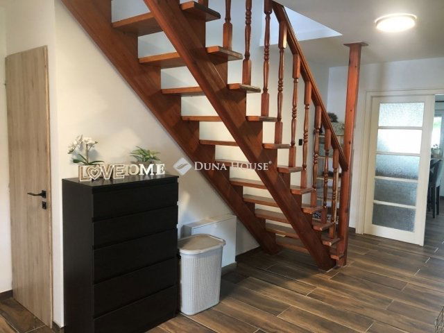 Eladó családi ház, Mogyoródon 137 M Ft, 5 szobás