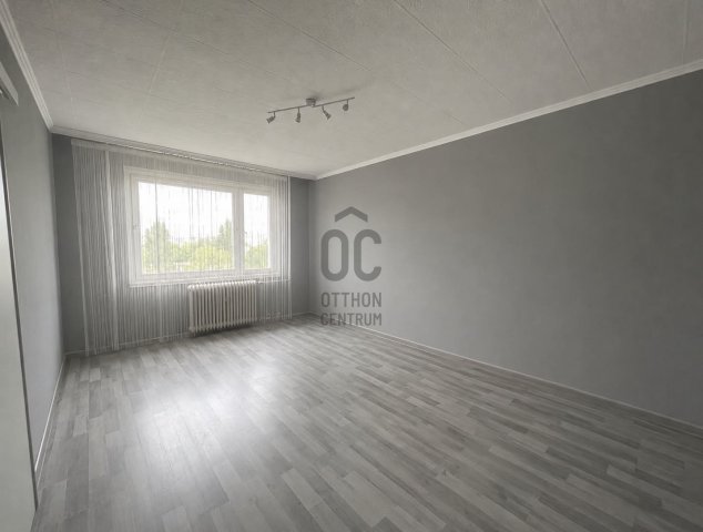 Eladó panellakás, Dunaújvárosban 31.5 M Ft, 2 szobás