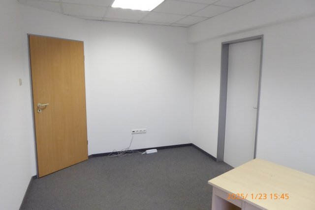 Kiadó iroda, Pécsett, Nyírfa utcában 240 E Ft / hó, 3 szobás