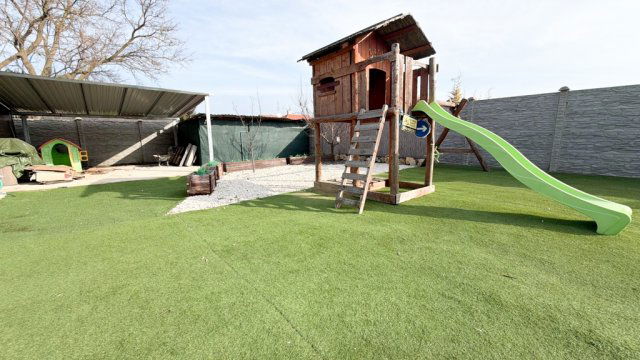 Eladó családi ház, Debrecenben 145 M Ft, 4 szobás