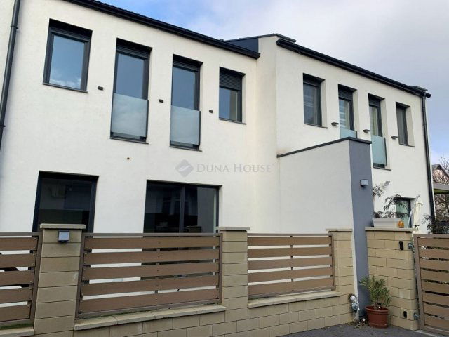 Eladó ikerház, Gárdonyban 259 M Ft, 10 szobás