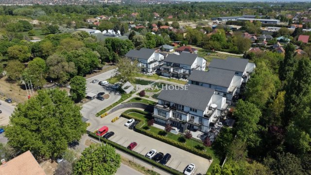 Eladó téglalakás, Szigetszentmiklóson 128.8 M Ft, 3 szobás