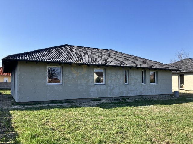 Eladó családi ház, Szigetszentmiklóson 129 M Ft, 5 szobás