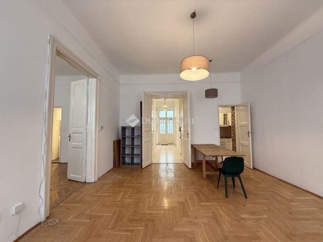 Eladó téglalakás, Budapesten, VI. kerületben 129.9 M Ft