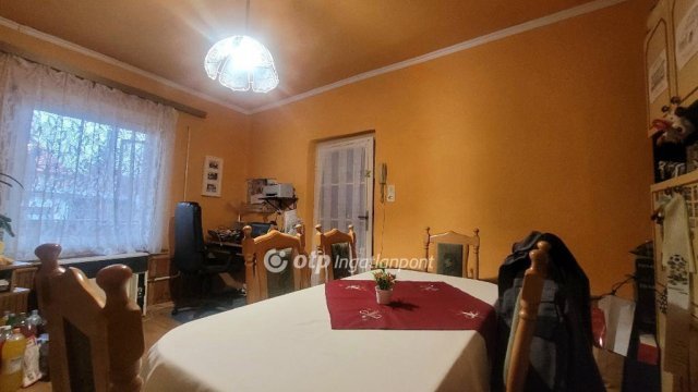 Eladó családi ház, Jászberényben 34.9 M Ft, 3 szobás