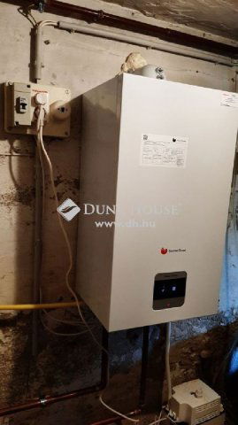 Eladó családi ház, Esztergomban 89.9 M Ft, 3 szobás