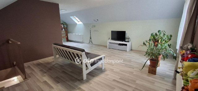 Eladó családi ház, Nyíregyházán 95 M Ft, 5 szobás