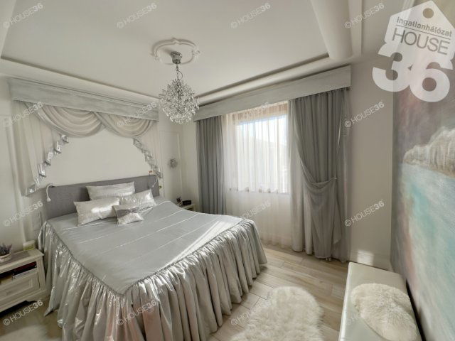 Eladó családi ház, Kecskeméten 224.9 M Ft, 7 szobás