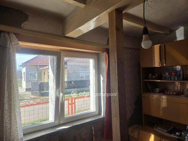 Eladó családi ház, Tiszagyendán 9 M Ft, 1+1 szobás