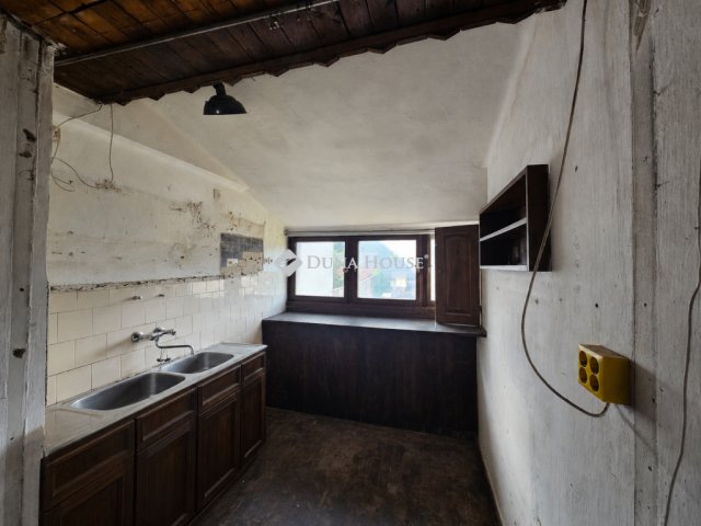 Eladó téglalakás, Esztergomban 72 M Ft, 3 szobás