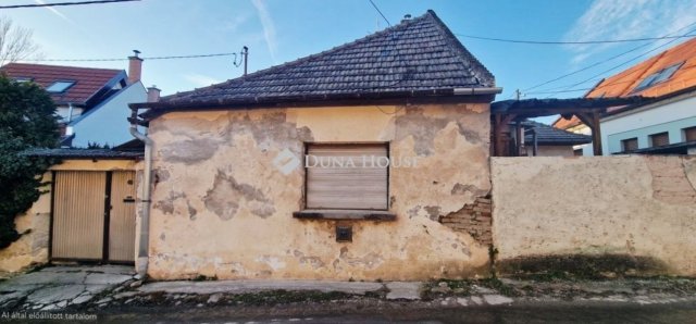 Eladó családi ház, Vácon 34.9 M Ft, 2 szobás