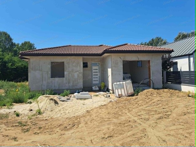 Eladó családi ház, Napkoron 67 M Ft, 4 szobás