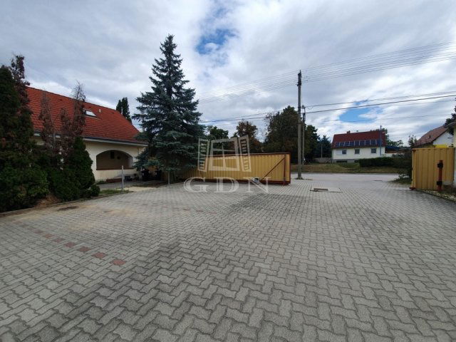 Kiadó üzlethelyiség, Székesfehérvárott 500 E Ft / hó